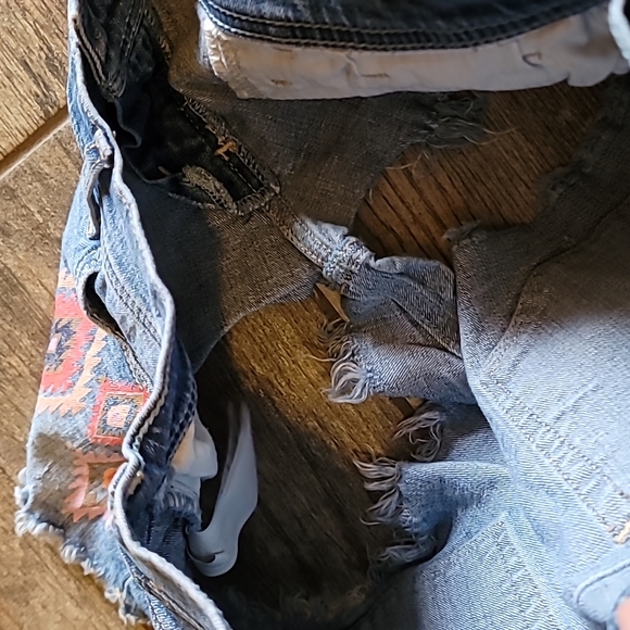 7 Hollister Short-Shorts EUC with Bright Color Details - Picture 7 of 7